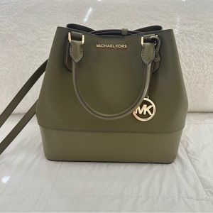 MICHAEL KORS TRISTA LARGE LEATHER TOTE/SHOULDER BAG